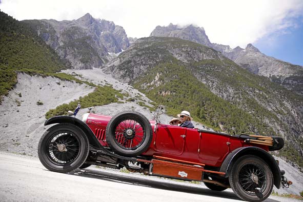Climbing the Alps in a 90 year old Bentley